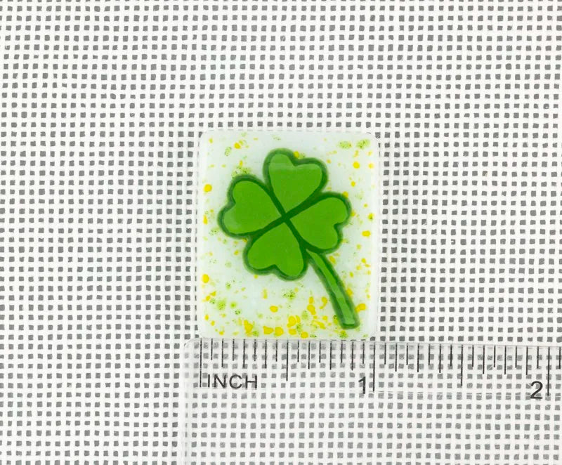 Beau Verre Shamrock Fused Needleminder