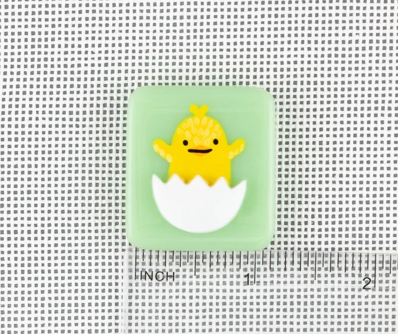 Beau Verre Chick in Egg Needleminder