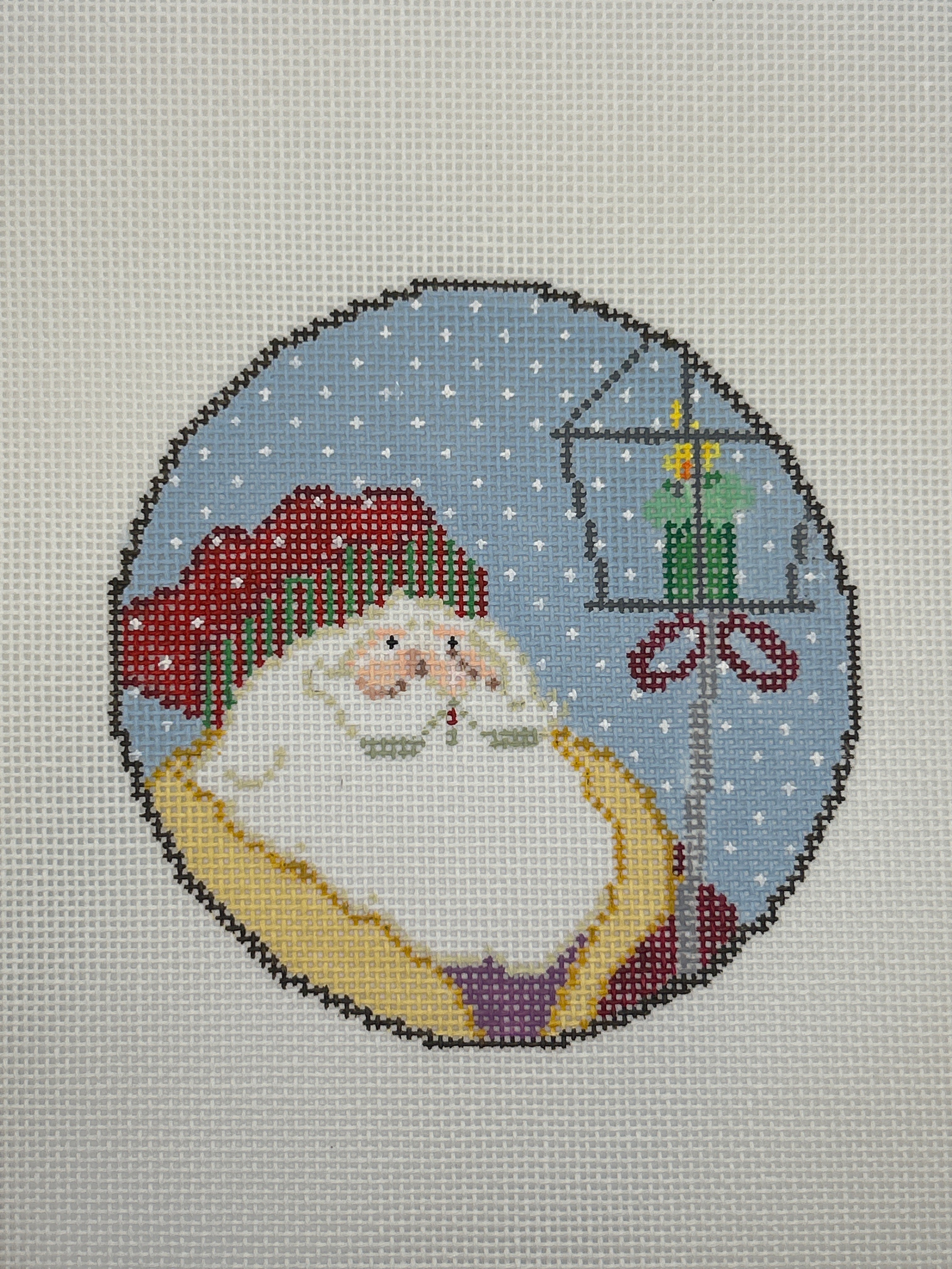 Santa with Lantern Round 1385U