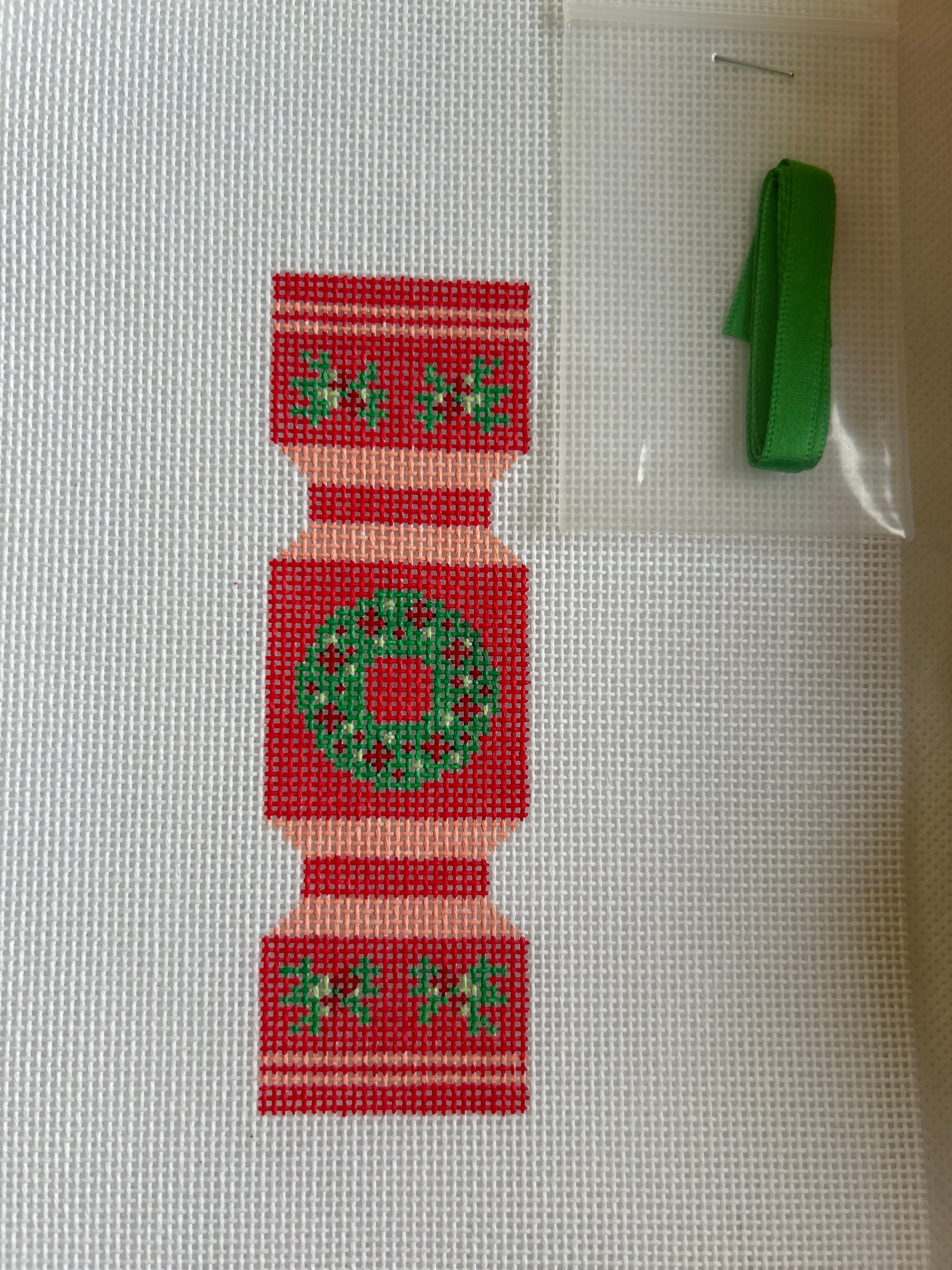 Christmas Cracker- Wreath & Holly TLM-77