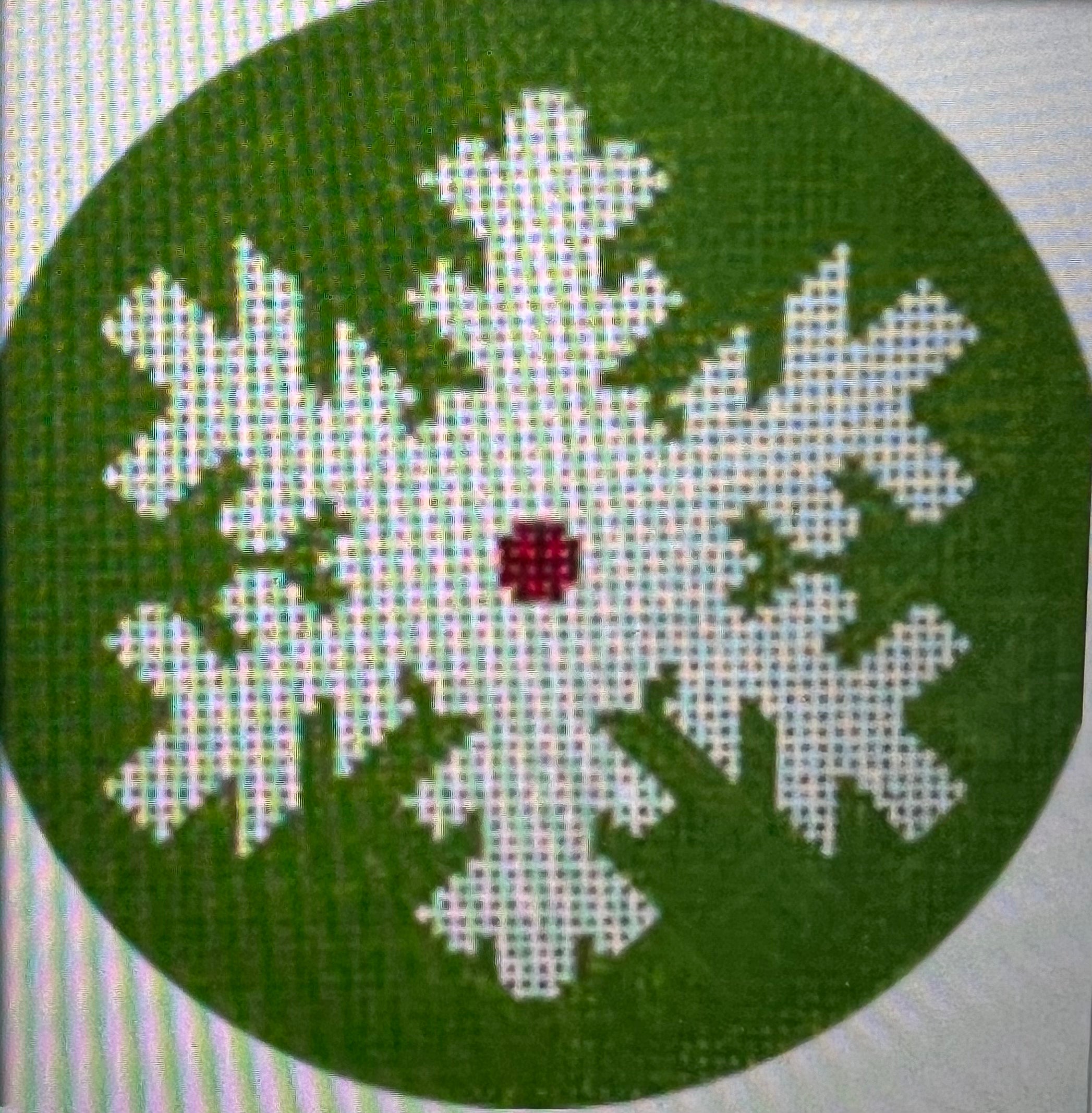 Simple Snowflake Green SF09