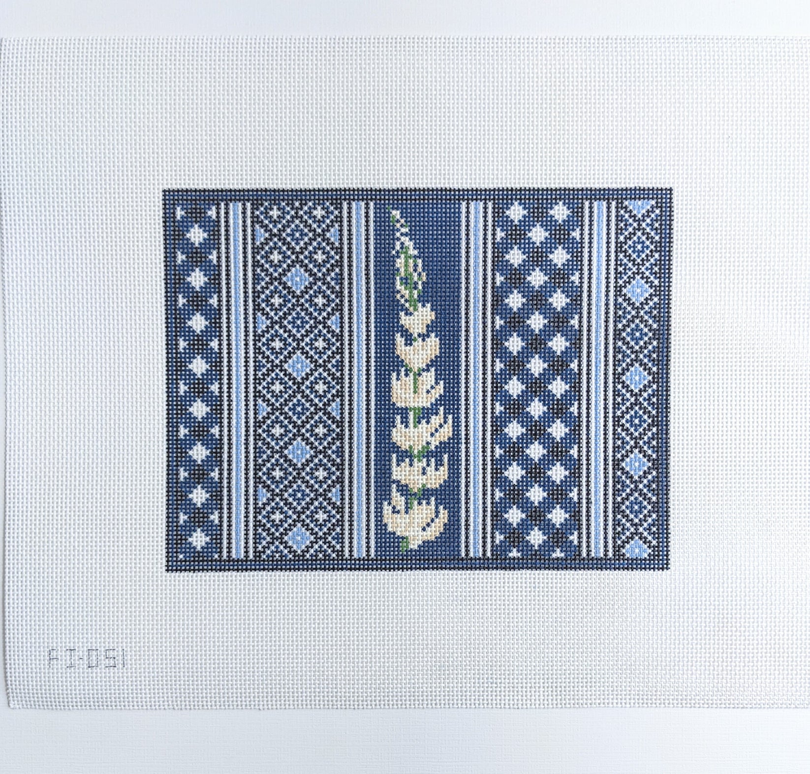 Lupine clutch - patchwork/blue FI-051