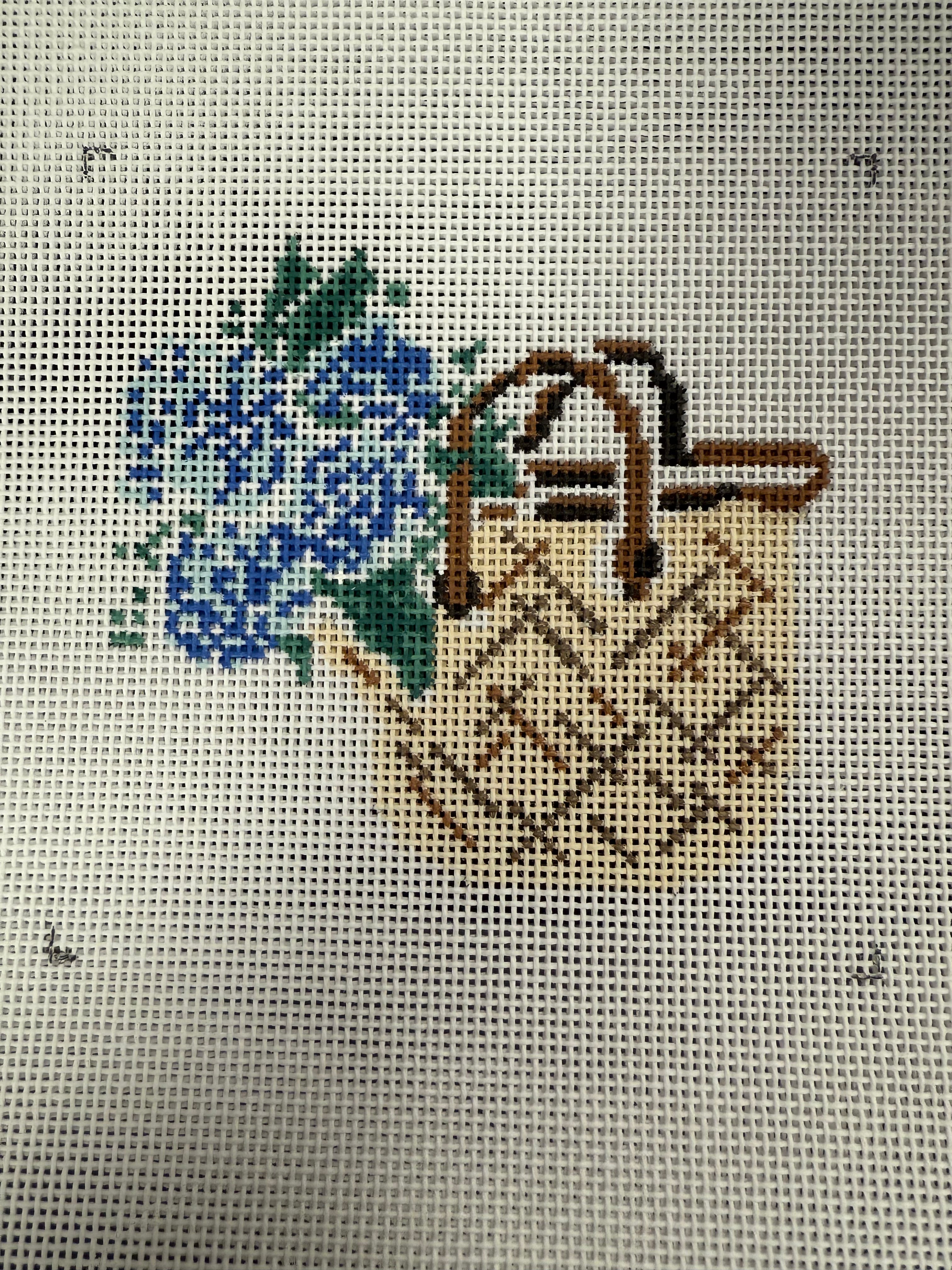 Hydrangea in basket Blue CM65