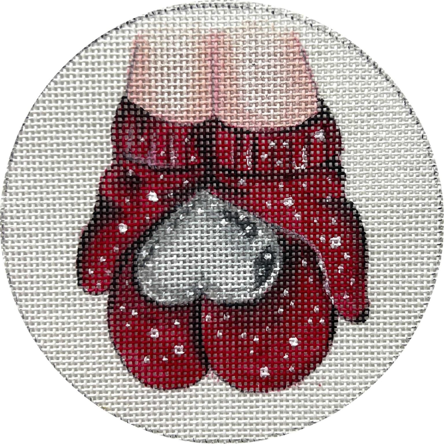 Mittens Holding Heart X587