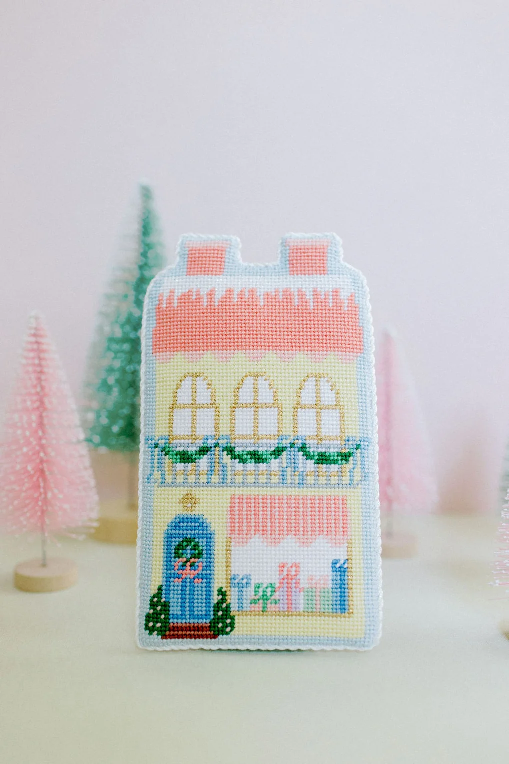 Christmas Village Yellow Shop LP45-18