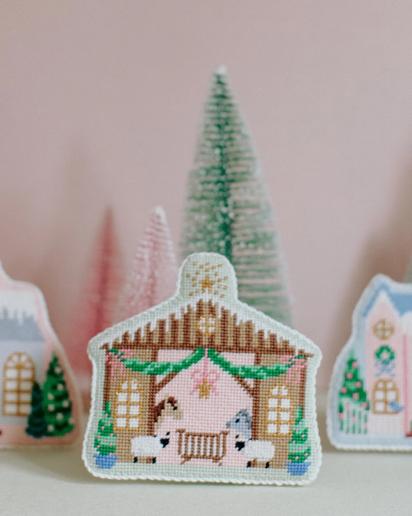 Christmas Village Stable LP18-18
