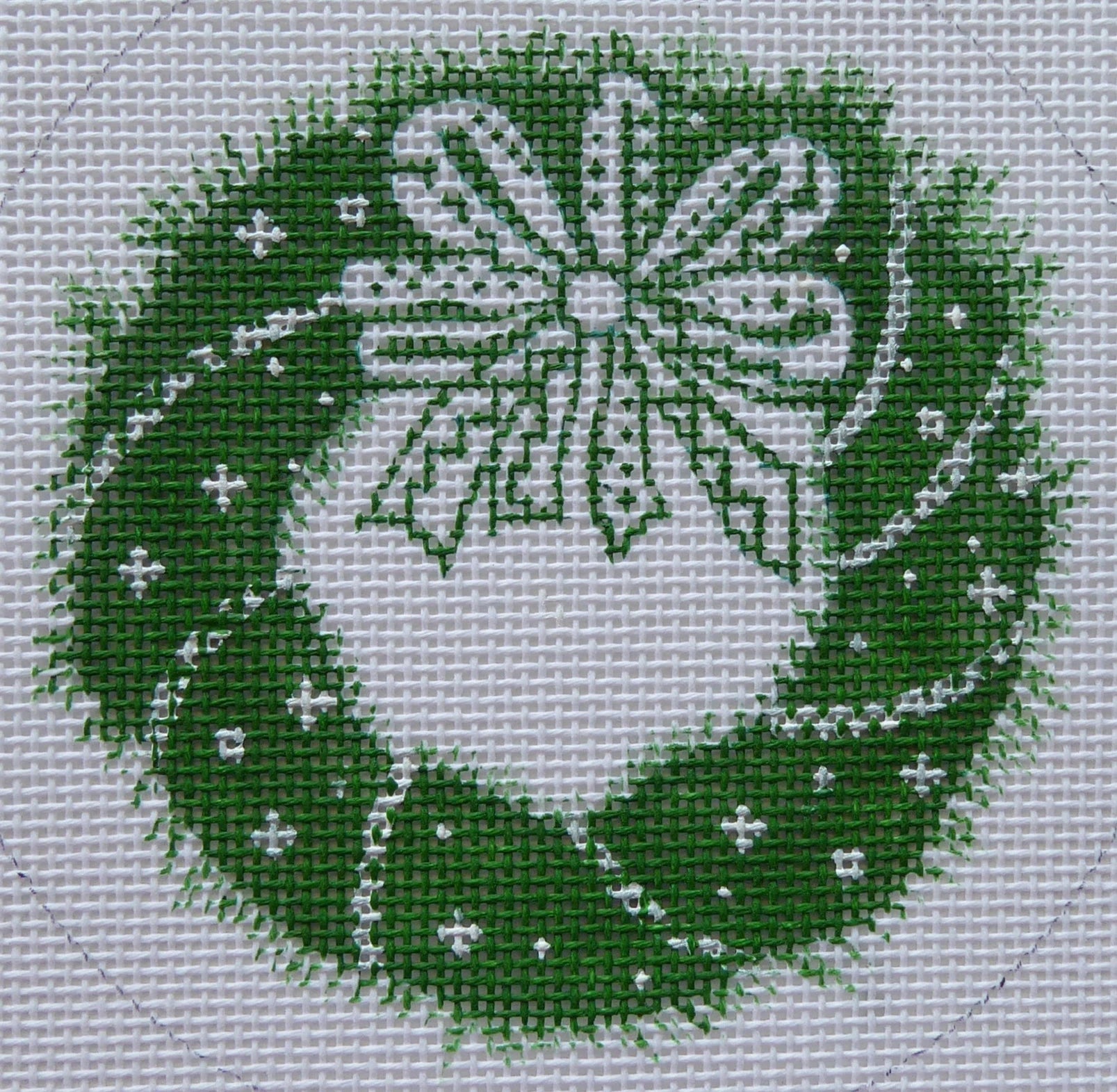 Green Wreath Ornament EV X11B